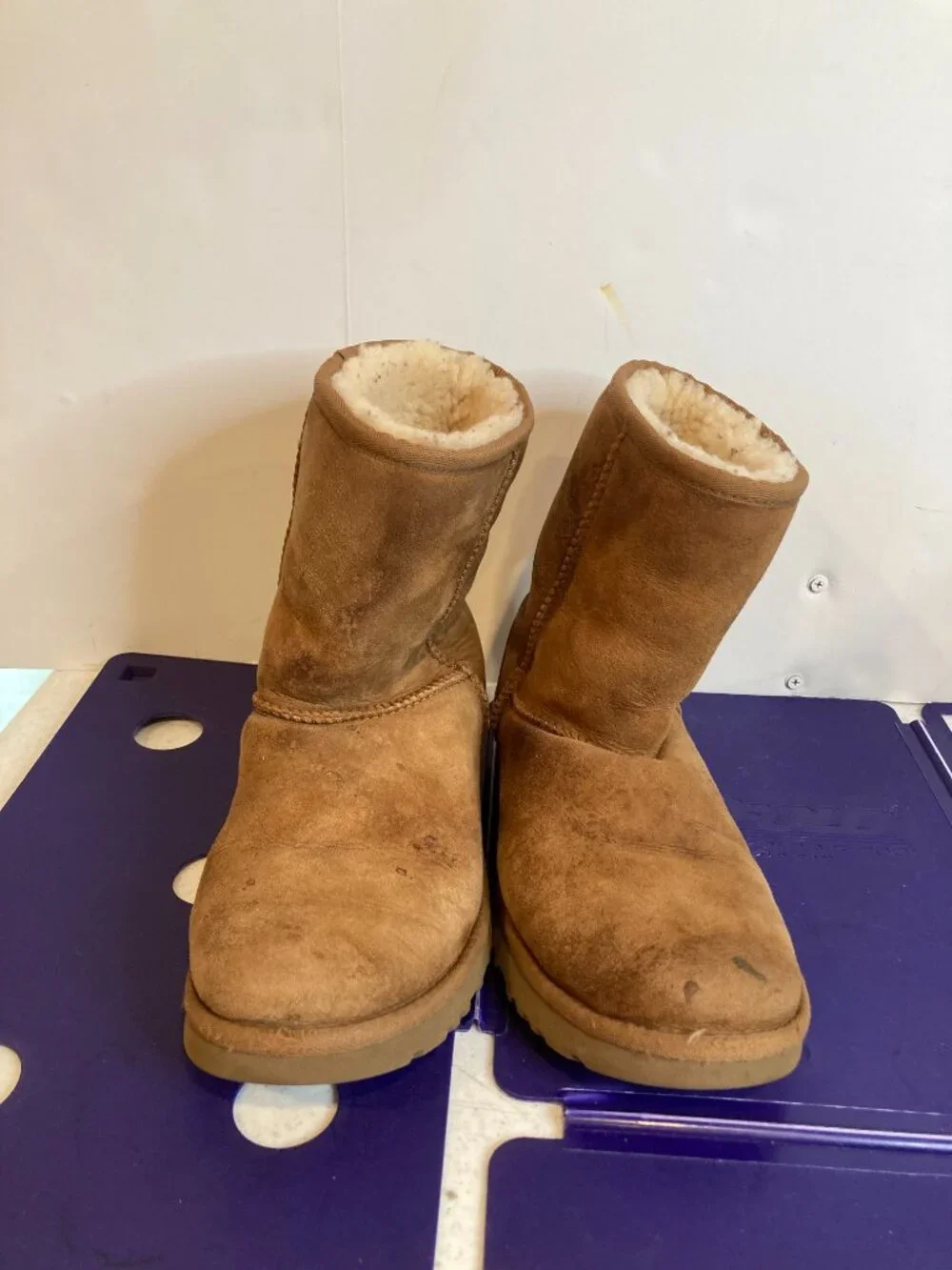 UGG WOMENS CLASSIC BOOT LIGHT BROWN SIZE 8
